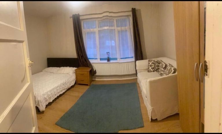 Double Bedroom available now !