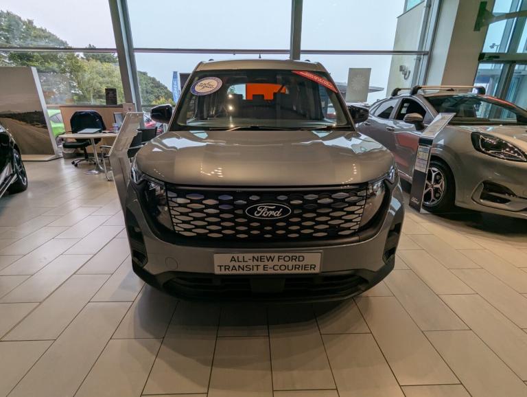 2025 Ford Tourneo Courier 100kW Titanium 43kWh 5dr Auto Estate Electric Automatic