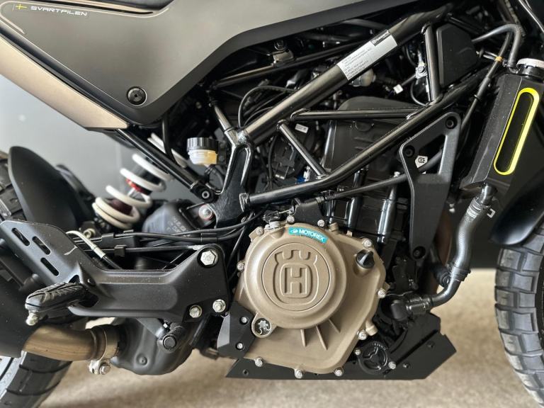 STUNNING ONE OWNER 2023/23 HUSQVARNA SVARTPILEN 401 MOTORYCYCLE