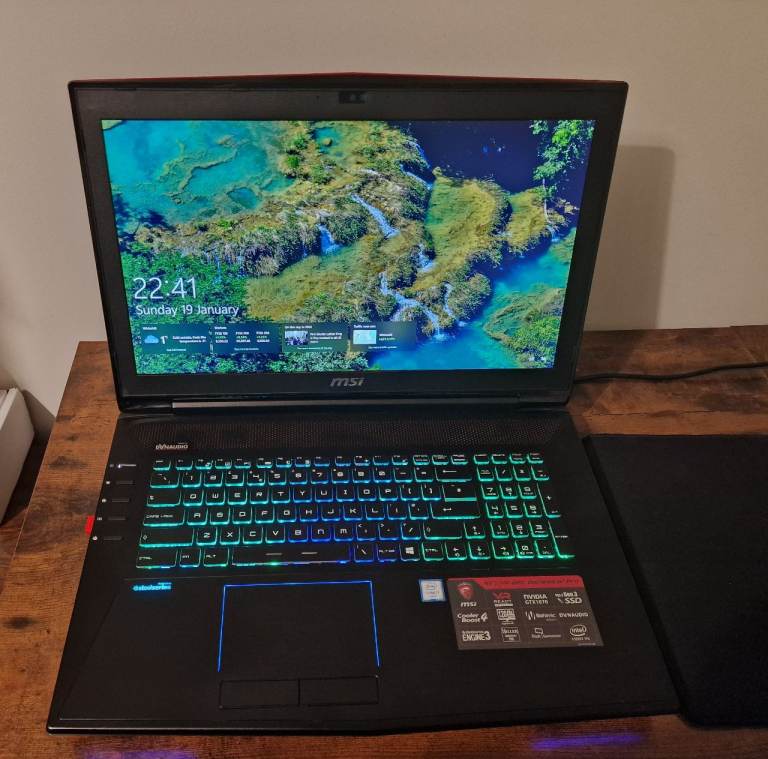 MSI GT72VR 6RE 234UK Dominator Pro - 17.3" - Intel Core i7 - 6700HQ - 16 GB RAM - 128 GB SSD + 1