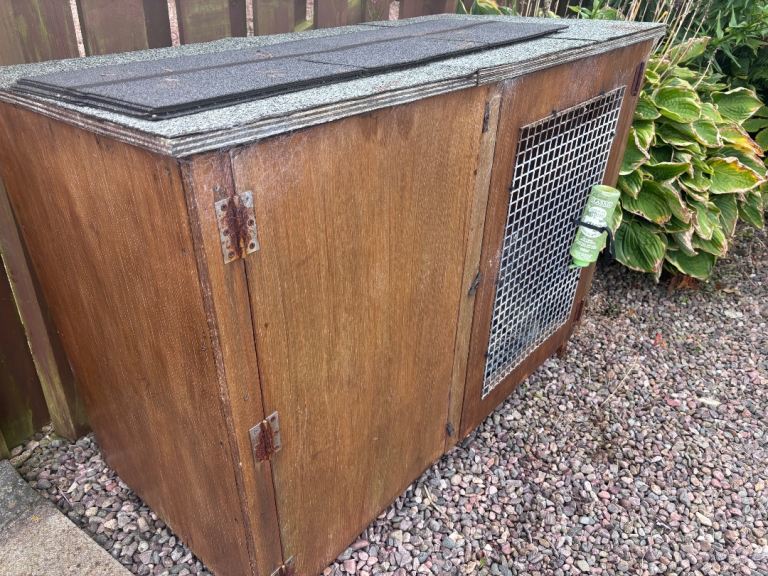 Rabbit hutch