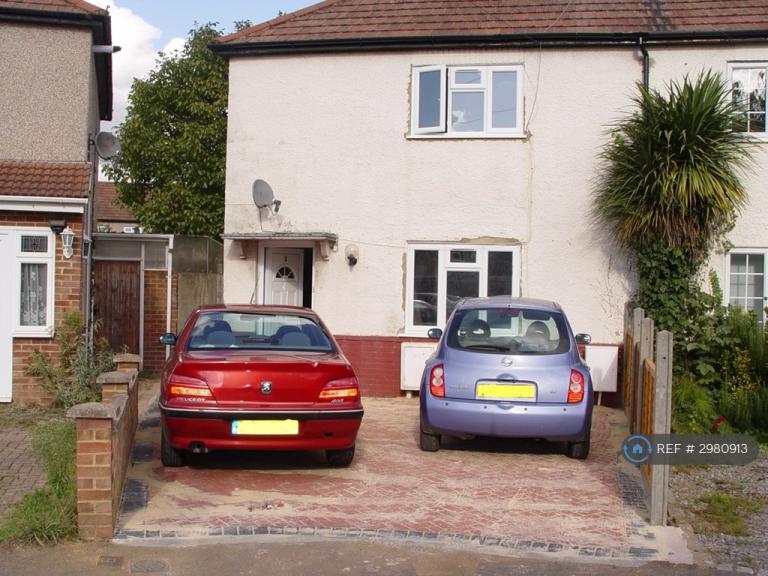 3 bedroom house in Mead Close, Slough, SL3 (3 bed) (#2980913)