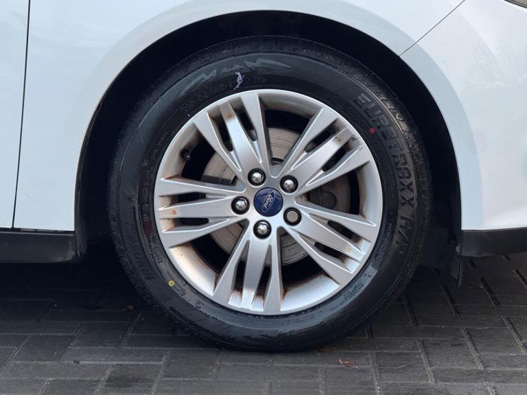 2013 Ford Focus 1.0 125 EcoBoost Titanium Navigator 5dr HATCHBACK PETROL Manual