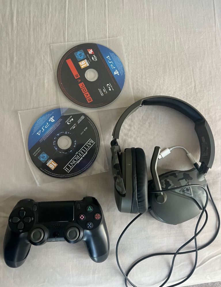 PS4 bundle controller Free games plus Headset 