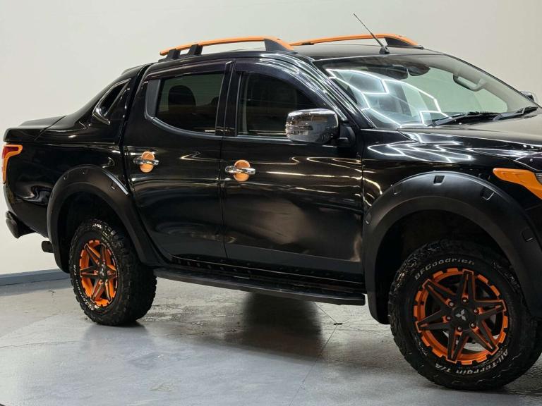 2018 Mitsubishi L200 2.4 L200 Barbarian SVP II DI-D Auto 4WD Pickup Diesel Automatic