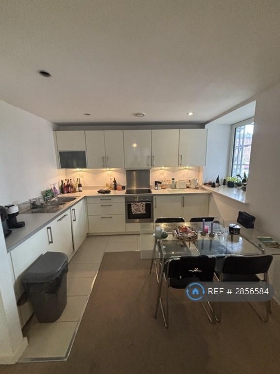 2 bedroom flat in Blackfriars Road, Salford, M3 (2 bed) (#2856584)