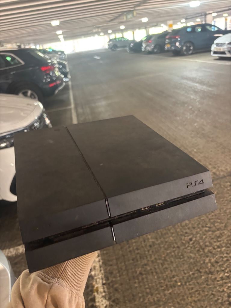 PS4 Console – Good Condition, Black PS4 no leads