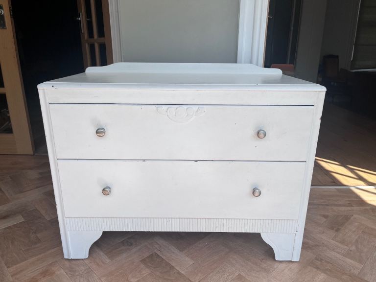White painted wooden chest of drawers