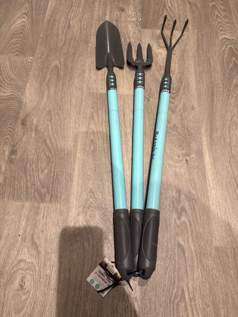 Telescopic garden tool set 