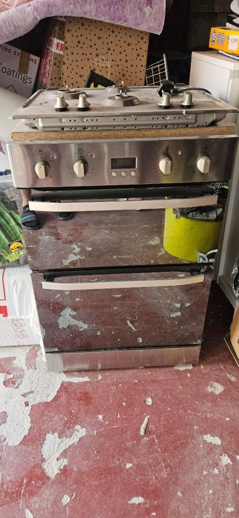 Hotpoint integrated cooker and gas hob