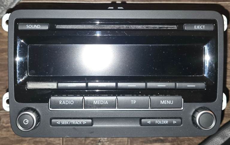 VW RCD 310 RADIO CD PLAYER HEAD UNIT GENUINE Came out of a 2015 Caddy but will fit many VWs and Seat