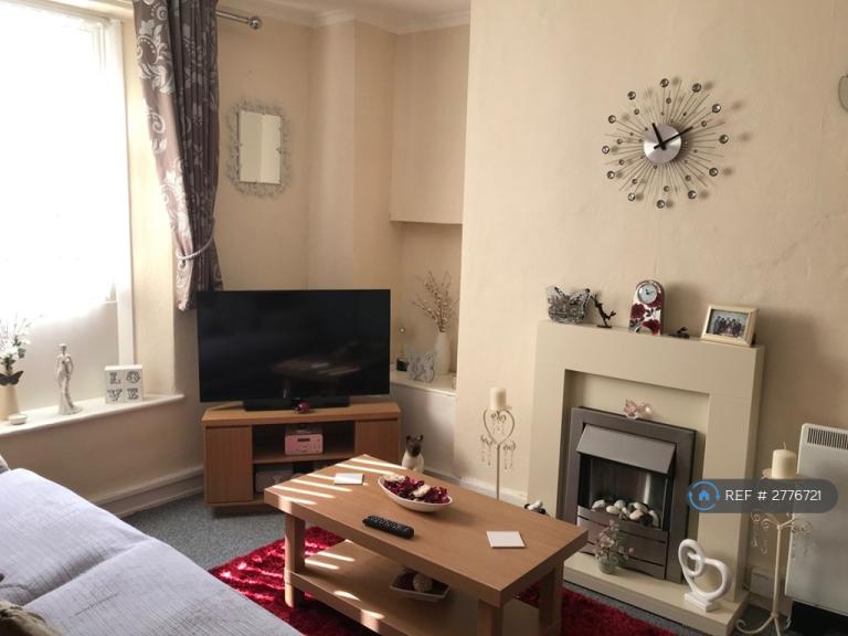 Studio flat in High St, Ilfracombe, EX34 (#2776721)