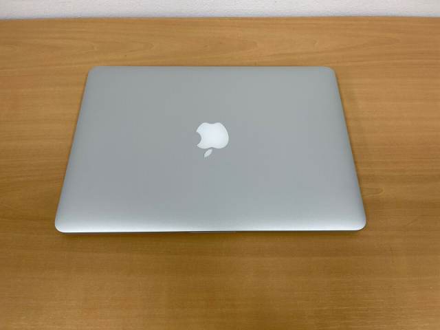 Macbook Pro 13 inch Retina 2015 laptop 256gb SSD Intel 2.7ghz core