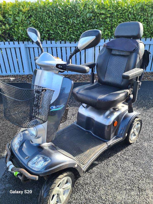 Xtra large 8 mph mobility scooter kymco can deliver today 