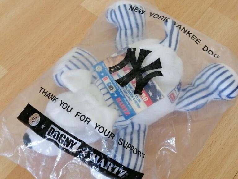 Collectible Vintage NY YANKEES Beanie Plush Dog Puppy. 12. 5 ins. DOGNY HARTZ Promo. BNWT. Sealed 