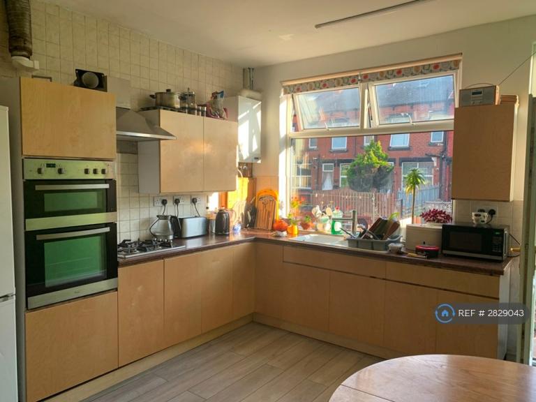 1 bedroom in Cross Flatts Place, Leeds, LS11 (#2829043)
