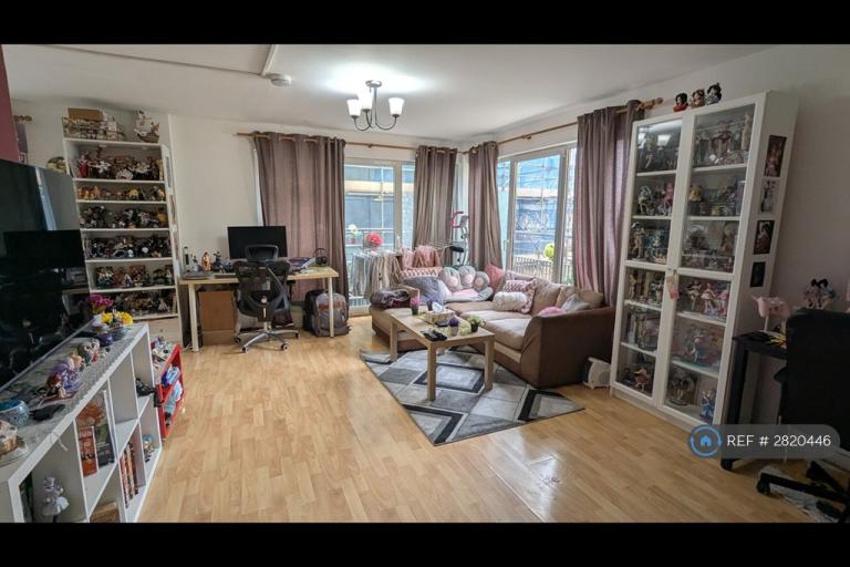 2 bedroom flat in Canary Wharf, London, E14 (2 bed) (#2820446)