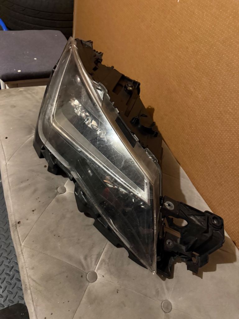Seat Leon 2013 to 2017 headlight damaged 