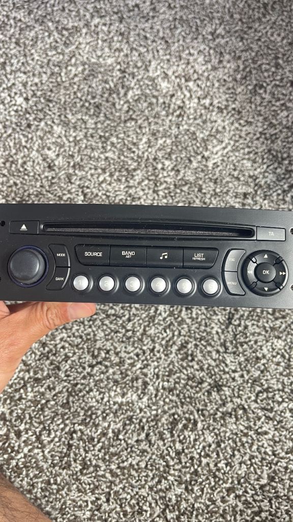 Peugeot 207 CD player 