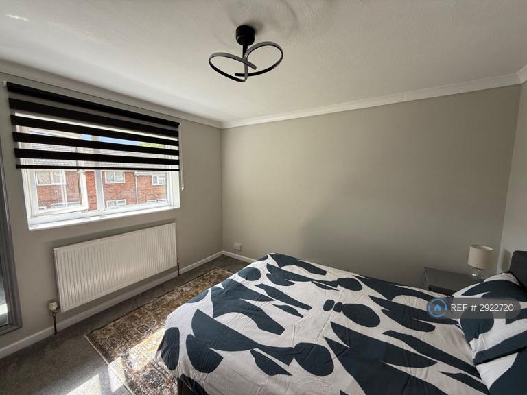 4 bedroom house in Silver Birch Close, Huntingdon, PE29 (4 bed) (#2922720)