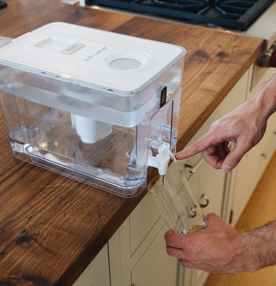 Water Filter Dispenser 'EPIC Pure', 6 Litres, with 1 x NEW cartridge - EXCELLENT CONDITION
