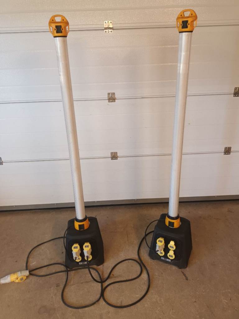 2X WORK LIGHTS - DEFENDER - 110V - IN GOOD WORKING ORDER