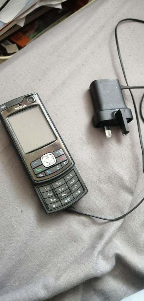Nokia N80 vintage smartphone 