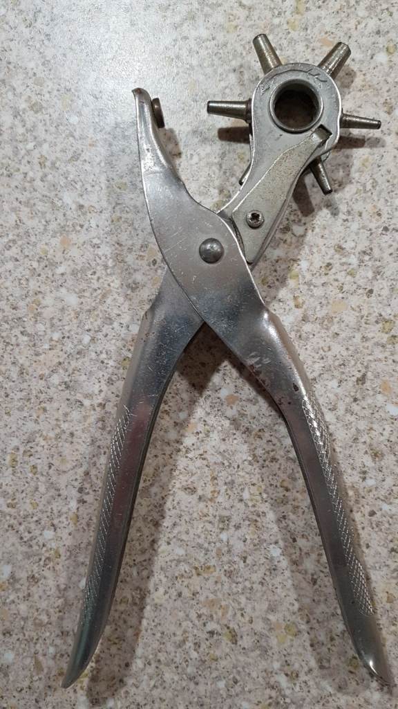 REVOLVING HOLE PUNCH PLIERS
