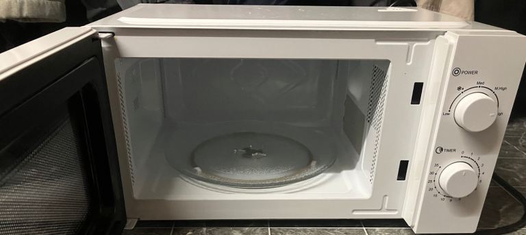 Altimo MMW701W Microwave – White, As Good As New