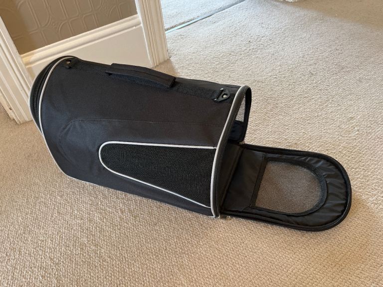 Pet carrier 
