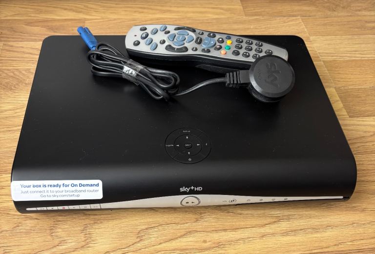 Sky hd box with 500Gb storage with cable and remote