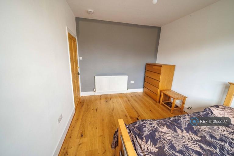 1 bedroom in Ladbroke Road, Enfield, EN1 (#2922187)