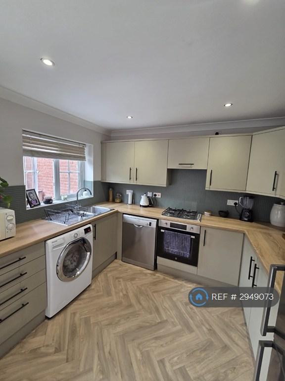 4 bedroom house in Spring Place Gardens, Mirfield, WF14 (4 bed) (#2949073)