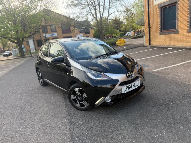 Toyota AYGO 1.0 VVT-i x-clusiv 5dr | Top Spec | Reverse Cam | Keyless | ULEZ