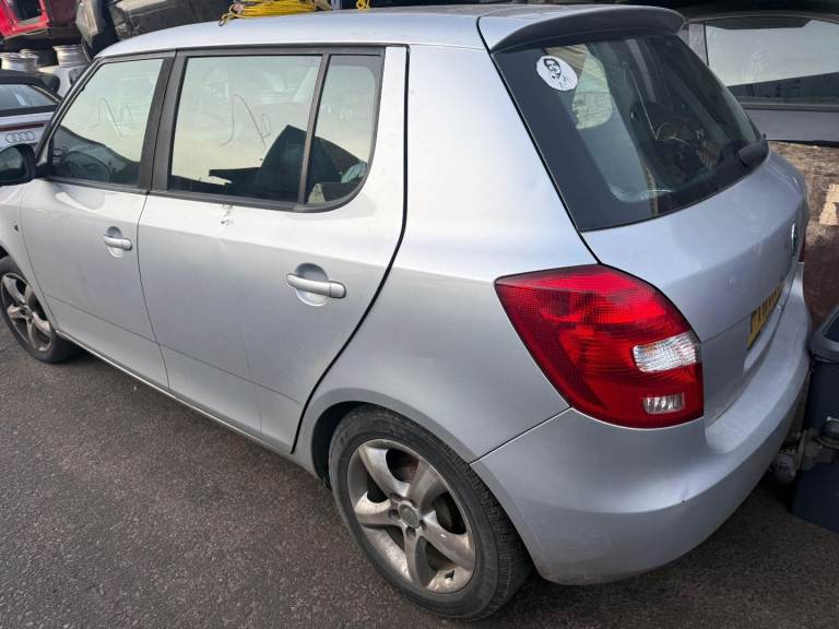 Breaking spare parts skoda fabia silver 