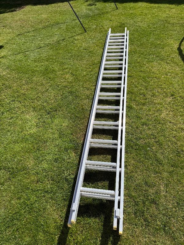Aluminium double extension ladder 3.5m extendable to 6m with adjustable standoff