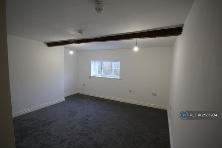 1 bedroom flat in Weavers Cottages, Congleton, CW12 (1 bed) (#2535934)