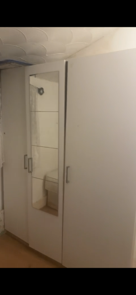 1 double room for single person