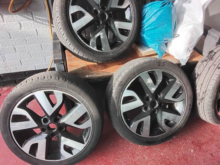 Alloy wheels with very good tyres
