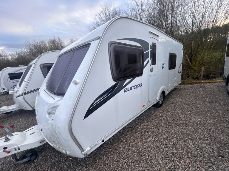 11 STERLING EUROPA 545 4 BERTH FIXED BED or DINETTE you choose ! MOTOR MOVER !