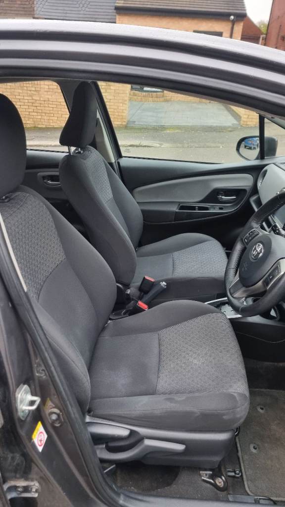 Toyota Yaris 2014 Front And Rear Seats
