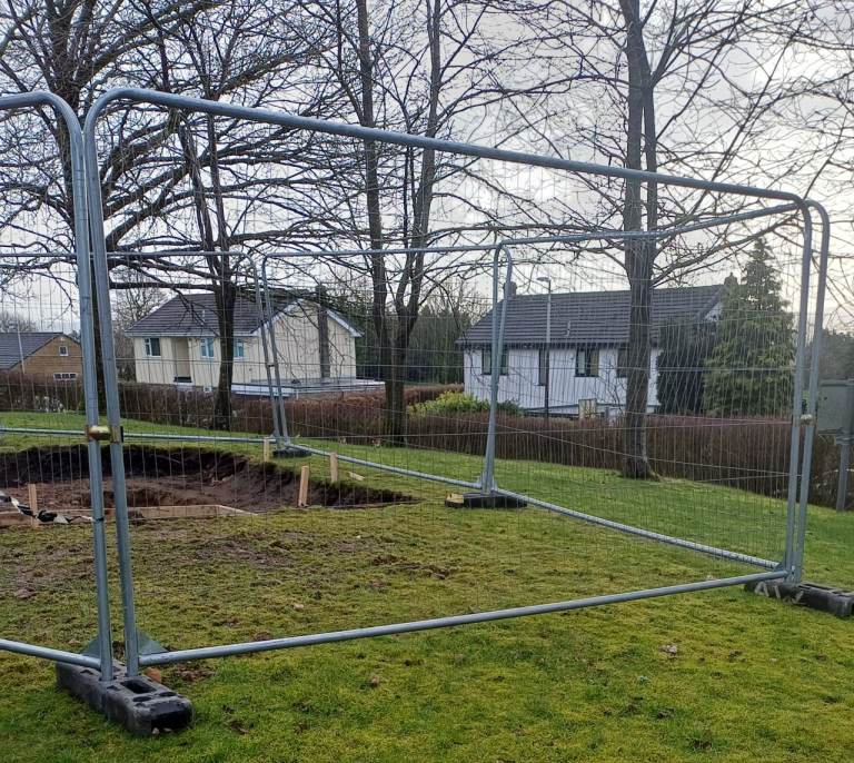 Metal fencing 