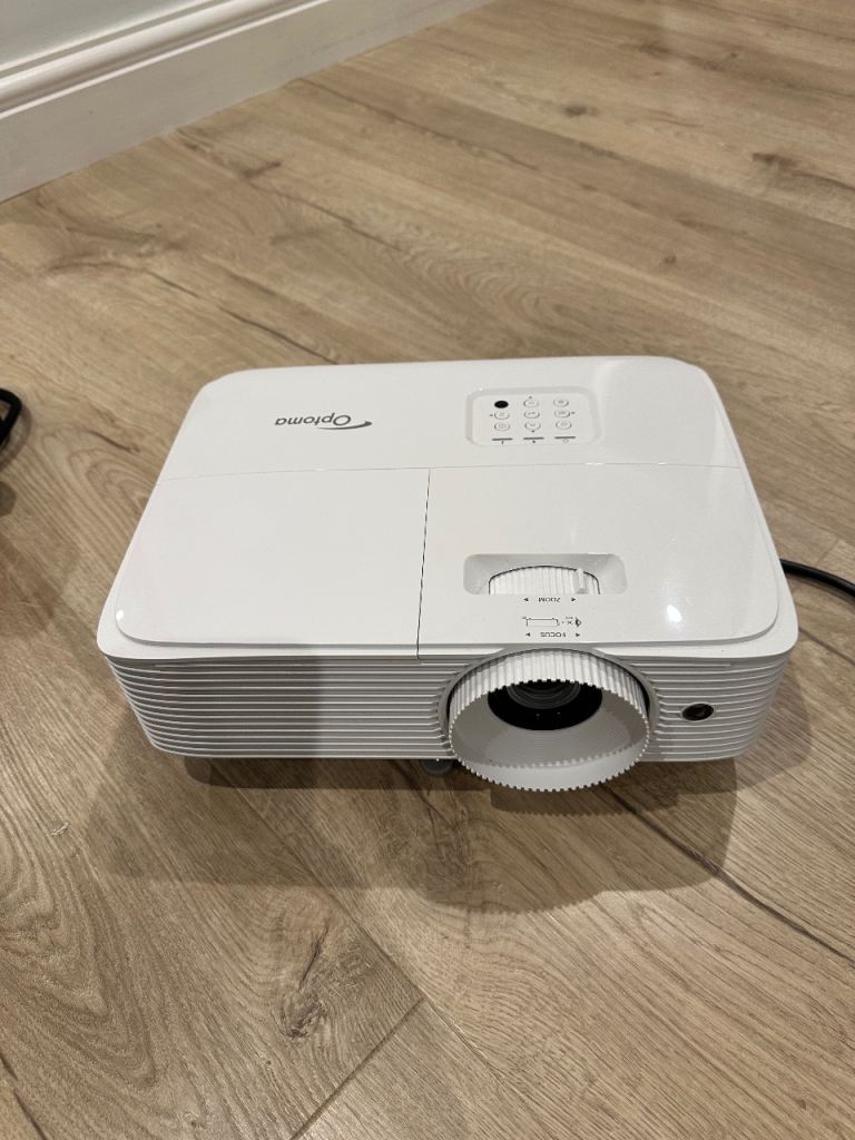 Optoma HD27e projector 