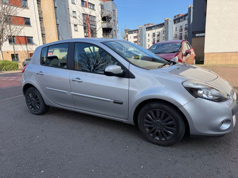 Renault Clio 1.2 dynamique     1 years MOT (unlike Vauxhall Corsa or Ford Fiesta)