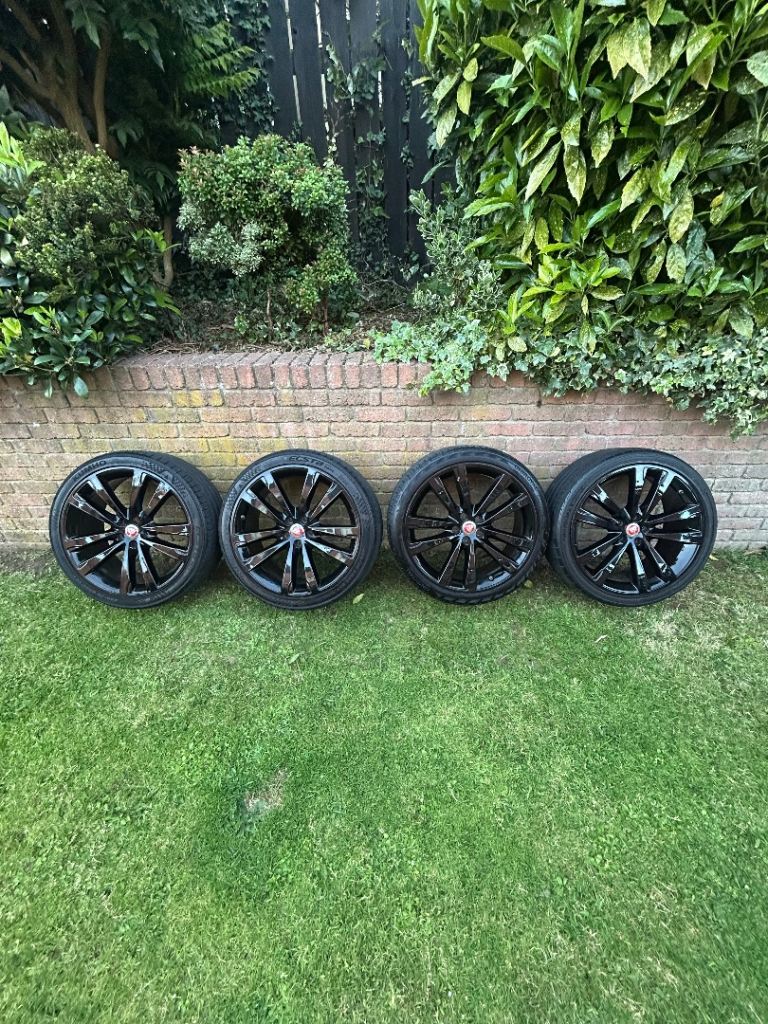 Jaguar 20” Venom alloys