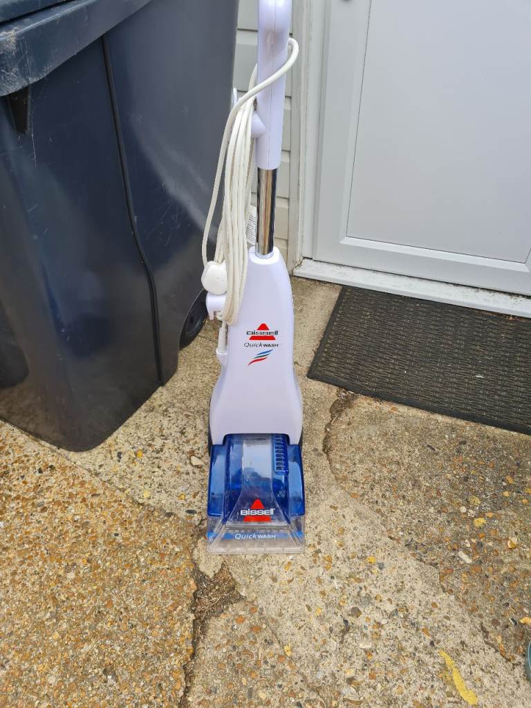 Bissell QuickWash Carpet Cleaner – Good Condition