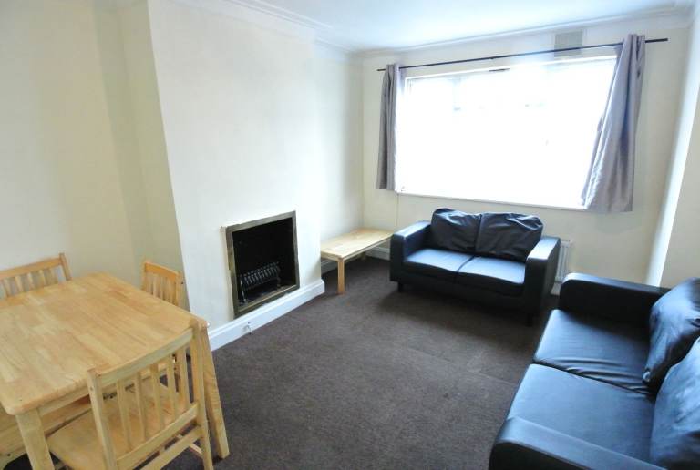 Spacious second floor 2 Bedroom flat to rent in the heart of Queensbury, HA7