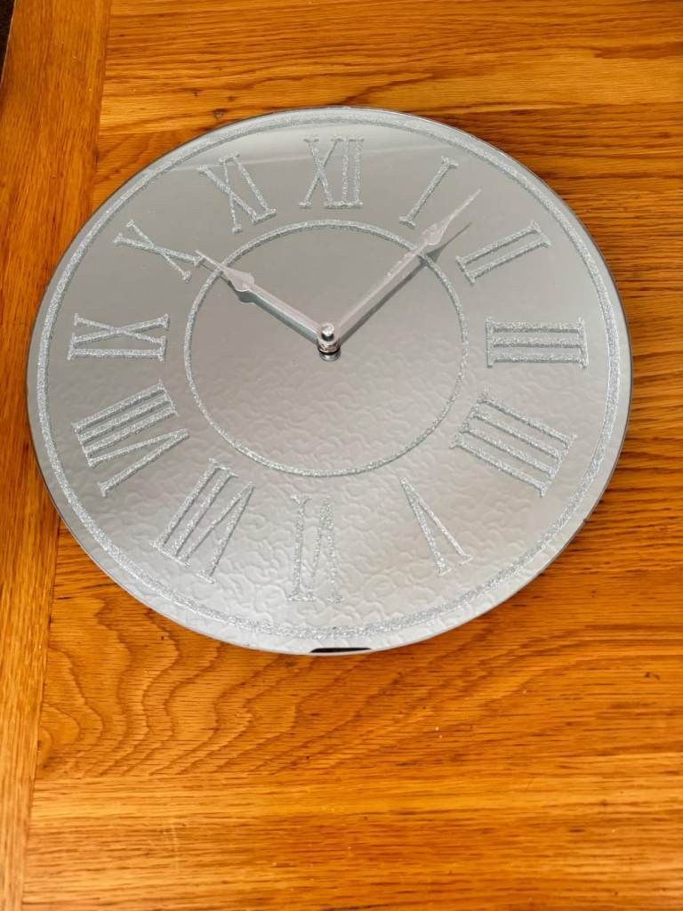 Wall clock in good working condition