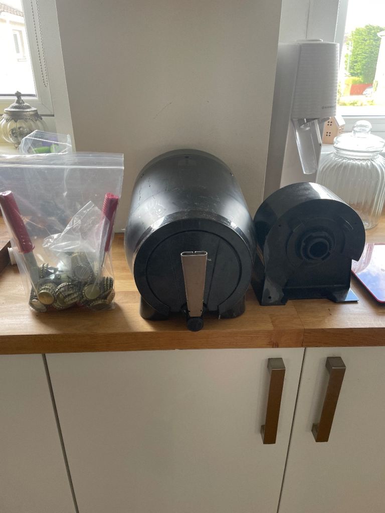 Pinter beer making kit and bottle capper kit