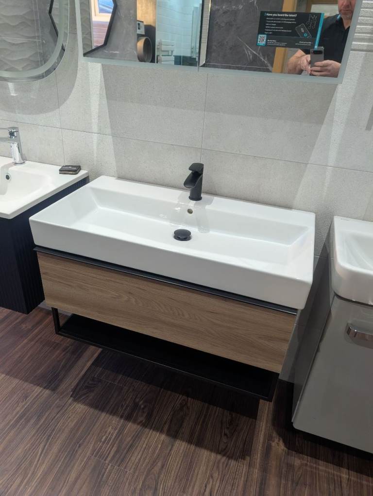 Bathroom vanity and basin 